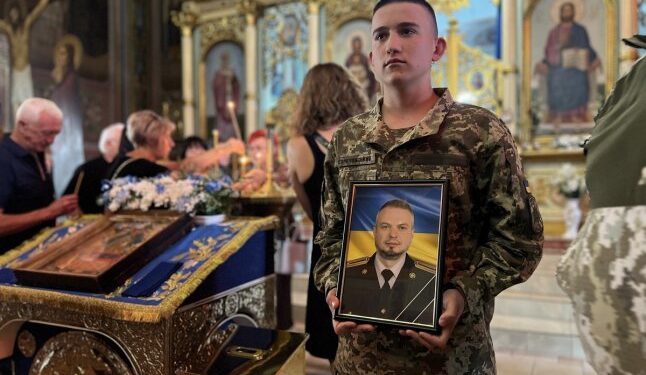 Провели в останню путь воїна, який з перших днів повномасштабного вторгнення захищав Україну — Закарпаття