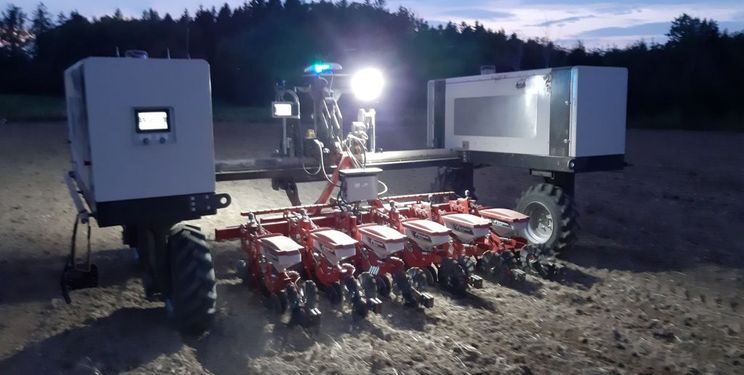Існуючі трактори і навісну техніку об’єднають спільною системою з роботами – Техніка