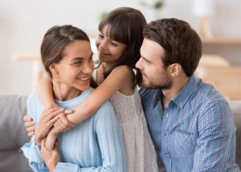 Фонд Ріната Ахметова допоміг 11 тис. дітей-сиріт знайти сім’ю