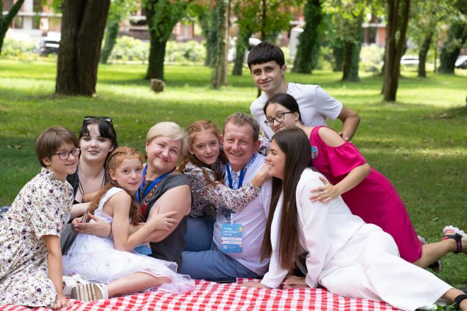 Матвеюки. Усиновлення на Закарпатті. Сімейний пікнік в Мукачеві. 
