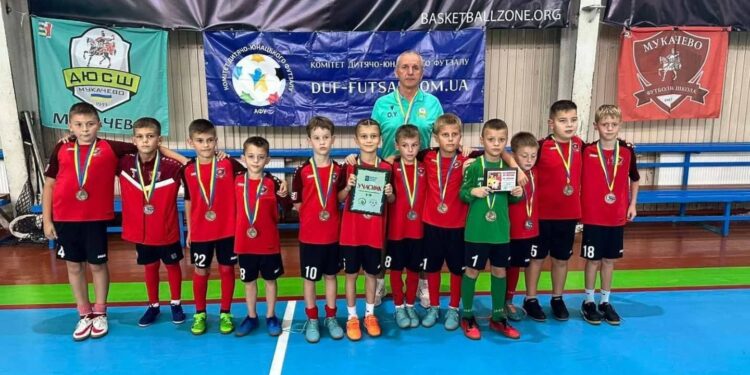 Юні футзалісти з Мукачева вибороли «срібло» на Кубку Ліги U-10 в Івано-Франківську (ФОТО)