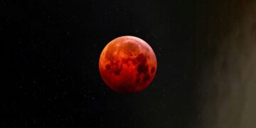 Кривавий Місяць 7 вересня: коли і як спостерігати затемнення в Україні –