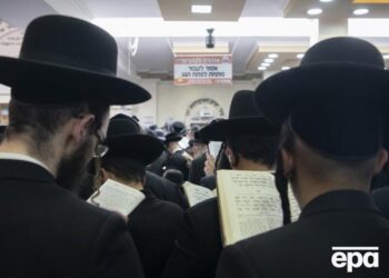 “Масово молилися, щоб усе, що летить, повернулося росіянам назад”. Скільки хасидів уже прибуло в Умань?