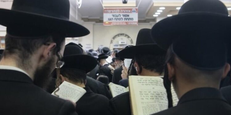 “Масово молилися, щоб усе, що летить, повернулося росіянам назад”. Скільки хасидів уже прибуло в Умань?