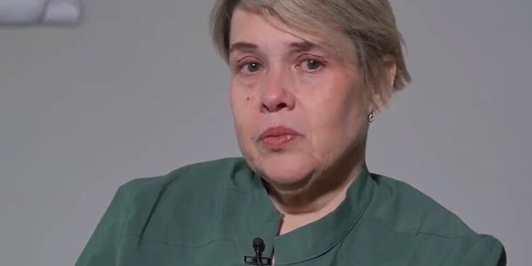 “Ми ховали людей на футбольному полі”. Історія Тетяни з Маріуполя увійшла до музею “Голоси Мирних”