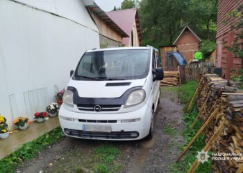 На Рахівщині підліток викрав 17 тисяч гривень з авто (ФОТО)