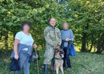 На Рахівщині службовий пес знову врятував жінку, яка загубилася в лісі (ФОТО)