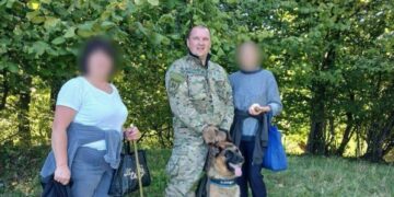 На Рахівщині службовий пес знову врятував жінку, яка загубилася в лісі (ФОТО)