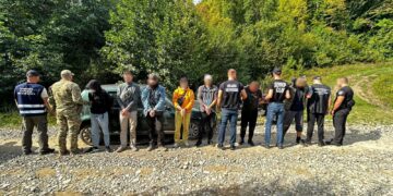 На Рахівщині затримали киянина і полтавчанина, які організували втечу чоловіків до Румунії (ФОТО)