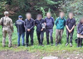 На Закарпатті 24-річна жінка намагалася переправити до Румунії п’ятьох чоловіків (ФОТО)