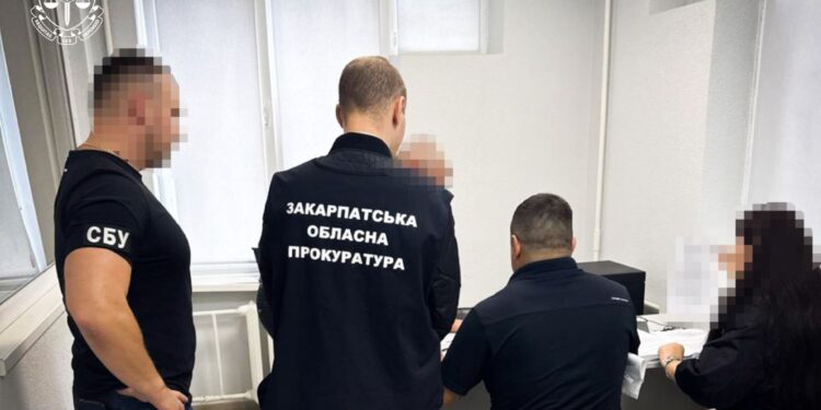 На Закарпатті депутата підозрюють у розкраданні 8,4 млн грн на ремонті дороги (ФОТО)