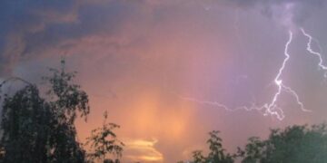 На Закарпатті вихідні будуть спекотними, але з грозами