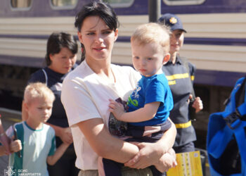 На Закарпаття прибув черговий евакуаційний потяг: серед пасажирів – двоє дітей