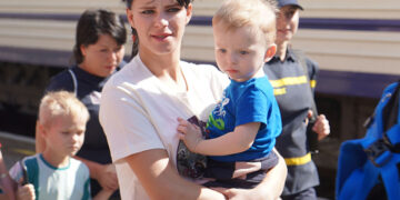 На Закарпаття прибув черговий евакуаційний потяг: серед пасажирів – двоє дітей