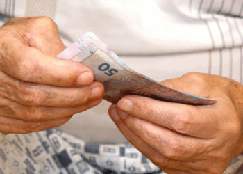 Не лише зарплати: пенсії на Закарпатті також серед найнижчих в Україні –