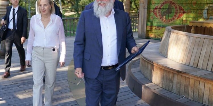 Нова повірена США в Україні вшанувала жертв Бабиного Яру