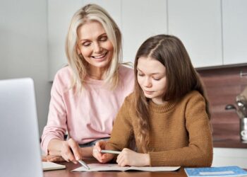 Підготовка до самостійного життя й соціальний супровід. Фонд Ріната Ахметова запрошує на тренінг фахівців соціальних служб