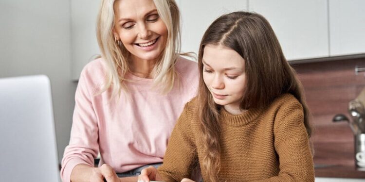 Підготовка до самостійного життя й соціальний супровід. Фонд Ріната Ахметова запрошує на тренінг фахівців соціальних служб