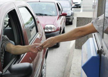 Платні дороги, заміна “прав” та обов’язковий техогляд: як рух до ЄС вплине на кожного українця –