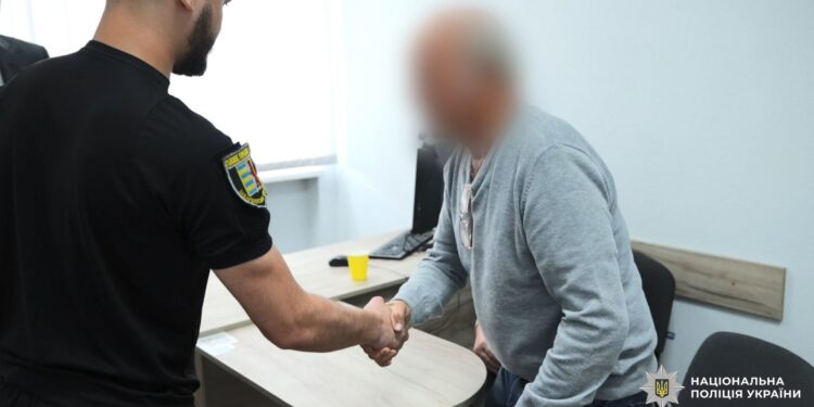 Поліція Закарпаття повернула родині військовополоненого три млн грн, які виманили шахраї (ФОТО, ВІДЕО) –