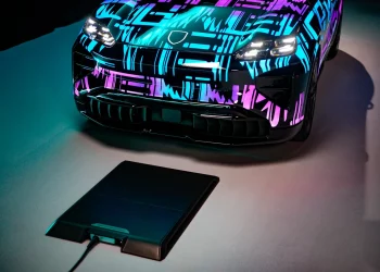 Porsche Cayenne Electric отримає бездротову зарядку – Автоновини