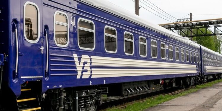 Потягом до Жмеринки, як літаком в Іспанію. ЗМІ розповіли, як перекупи обходять систему “Укрзалізниці”