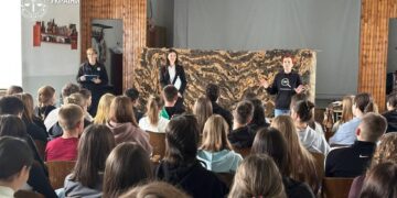 Про безпеку та довіру: прокурори Закарпаття провели відверті уроки для школярів –