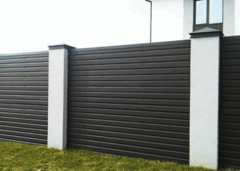 Профнастил для огорож: як вибрати міцний та довговічний матеріал