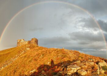 Ранкова веселка над Карпатами: чарівні світлини з гори Піп Іван –