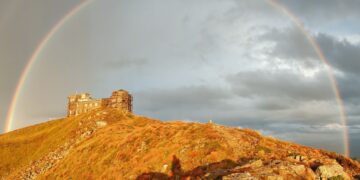 Ранкова веселка над Карпатами: чарівні світлини з гори Піп Іван –