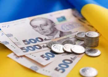 Середня зарплата на Закарпатті — одна з найнижчих в Україні –