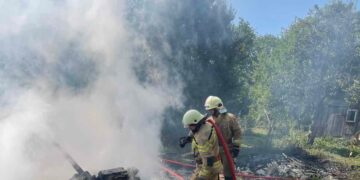 Сусіди допомогли врятувати будинок у Криві під час пожежі (ФОТО)