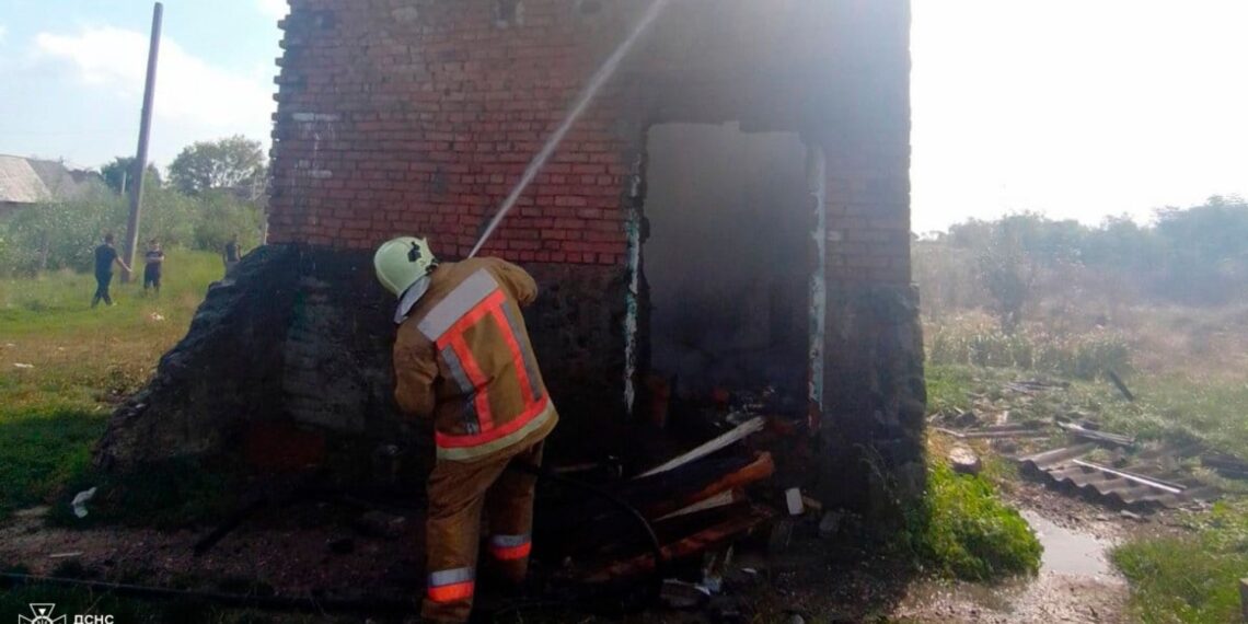 У Королеві на Берегівщині горів двоповерховий будинок (ФОТО)