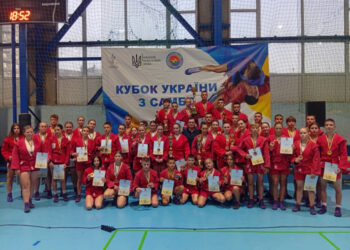 У місті над Ужем на молодіжному турнірі з самбо зібралося понад 500 спортсменів