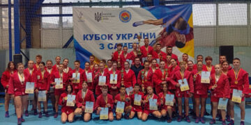 У місті над Ужем на молодіжному турнірі з самбо зібралося понад 500 спортсменів