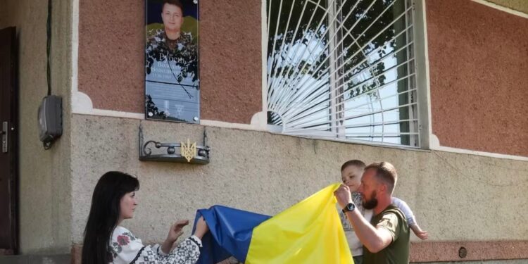 У Міжгір’ї відкрили меморіальну дошку на честь воїна Володимира Рубця (ФОТО)