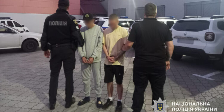 У Мукачеві судитимуть трьох юнаків за зґвалтування та пограбування жінки (ФОТО)