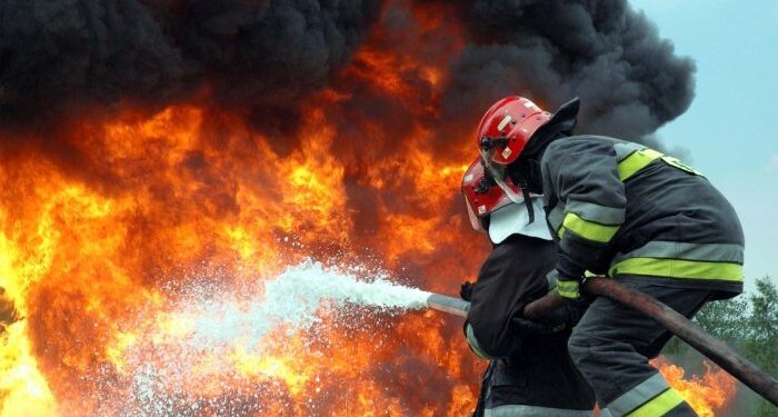 У Мукачеві та Павшині рятувальники ліквідували дві пожежі