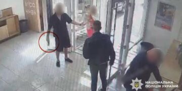 В Ужгороді 24-річний чоловік влаштував стрілянину на пошті під час сварки (ФОТО)