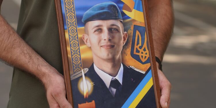 В Ужгороді попрощалися із полеглим Героєм Владиславом Мельником (ФОТО)