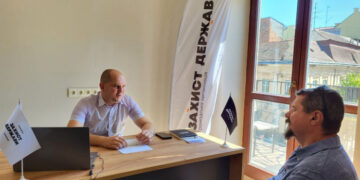 В Ужгороді ветерани, родини військових та переселенці можуть отримати безоплатні юридичні консультації