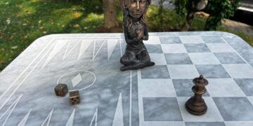 В Ужгороді з’явилася 78-ма мініскульптура — на честь угорської шахістки Юдіт Полґар (ФОТО)