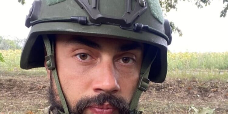 Військовий закликав голову Деснянської РДА Бахматова, який побив жінку, проявити енергію на фронті