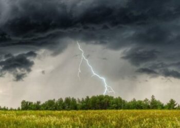 Закарпатців попереджають про значні дощі та грози 14–15 вересня