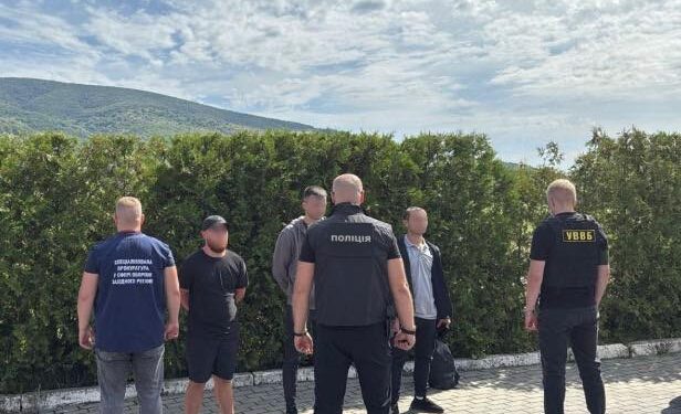 Закарпатець пропонував прикордоннику $6000 за допомогу у переправленні ухилянтів до Румунії (ФОТО)