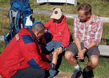 Закарпатські рятувальники тричі допомагали туристам у горах за вихідні (ФОТО)