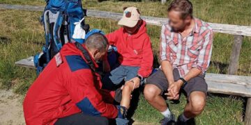 Закарпатські рятувальники тричі допомагали туристам у горах за вихідні (ФОТО)