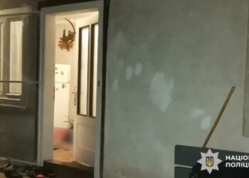 Завдав синові п’ять ударів ножем: поліцейські Тячівщини затримали підозрюваного в умисному вбивстві