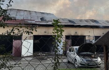 В Ужгороді горіла СТО поблизу автозаправної станції — Ужгород