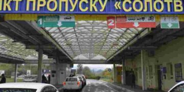 Продовжено обмеження руху транспорту через один з пунктів пропуску — Закарпаття